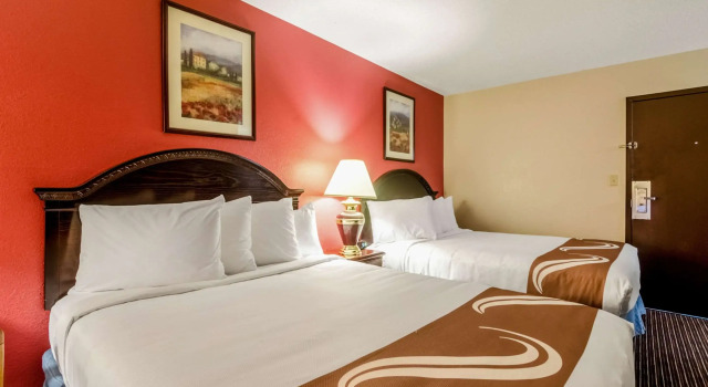 Четырёхместный номер Standard Quality Inn South