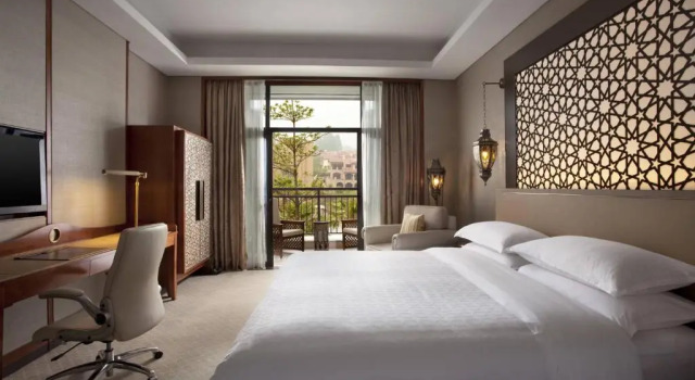 Двухместный номер Deluxe с балконом и с видом на сад Sheraton Qingyuan Lion Lake Resort