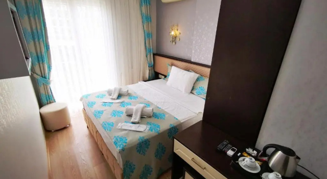 Двухместный номер Economy с балконом Hotel Broken Column