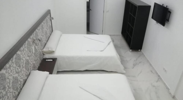 Hello Home 4, Забронировать Отель Мадрид Провинция Мадрид, рядом с Сан Лоренсо