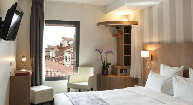 Трёхместный номер Standard Hôtel Le Père Léon