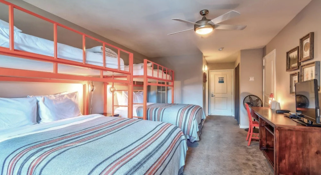 Семейный номер Standard с балконом Basecamp Tahoe South