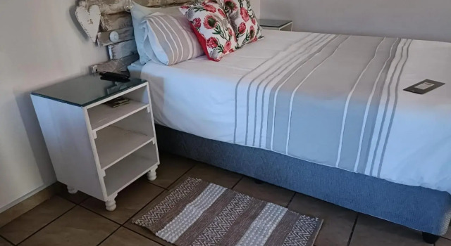 King Protea Self Catering Accommodation in Erasmuskloof, Pretoria East, Boek Hotel  