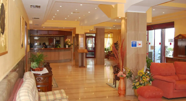 Hotel Piedra, Réserver Hôtel Perlora Costa Verde