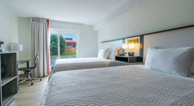 Comfort Inn Midtown, Varaa Hotelli Kingston 