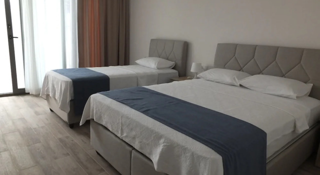 Трёхместный номер Comfort с балконом и с видом на залив Eda Motel