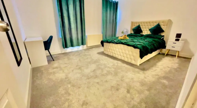 5bed-10 Guests-near City Centre-free Parking, Rezervasyon Tatil Evi Merseyside villalar, Villa