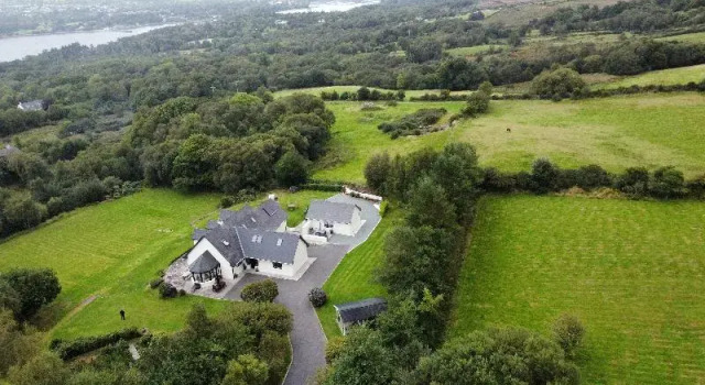 Misty Bay - Kenmare, Book Hotel Hotels in Kerry with Parking, Parking