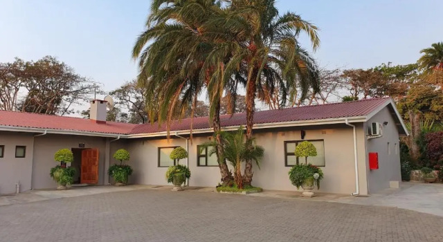 Mijn Kitchen Coffee Shop and B&B, Book Bed and Breakfast Hoteller i Blantyre City med pool, Swimmingpool