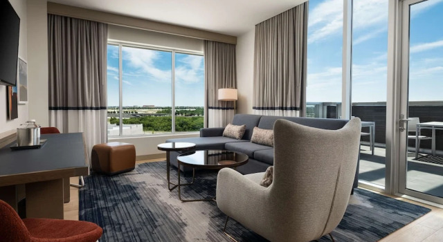 Люкс c 1 комнатой с балконом Canopy By Hilton Dallas Frisco Station