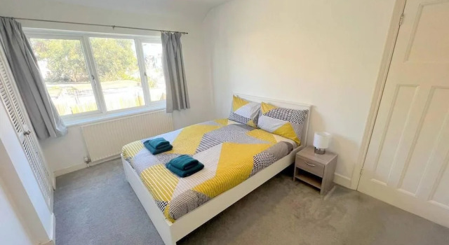 Spacious 4-bed House in Thornton Heath