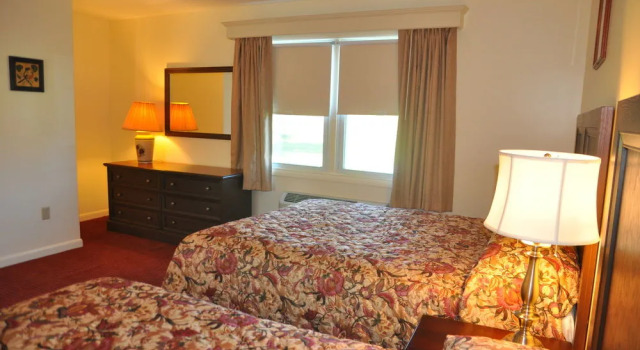 Blue Spruce Inn & Suites, Buchen Sie Hotel Valatie New York State