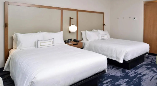 Четырёхместный номер Standard Fairfield Inn & Suites by Marriott Canton