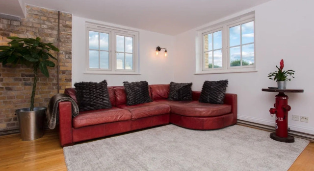 2 Bedroom Flat near Canary Wharf Sleeps 4, Boek Hotel Hotels in Merseyside met zwembad, Zwembad