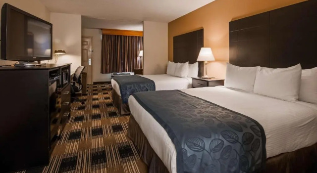 Четырёхместный номер Deluxe Best Western Windsor Suites