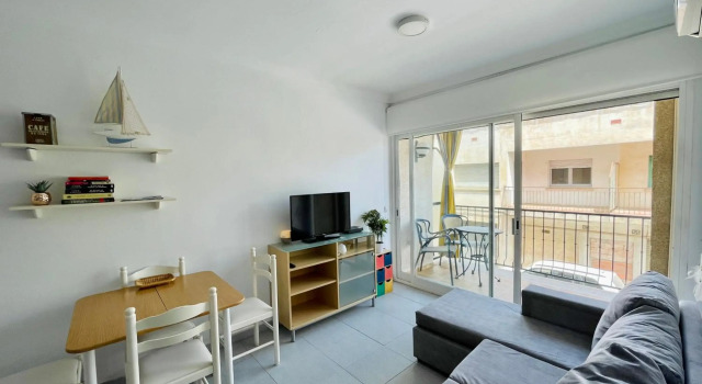 Acogedor y céntrico apartamento a 1' de la playa