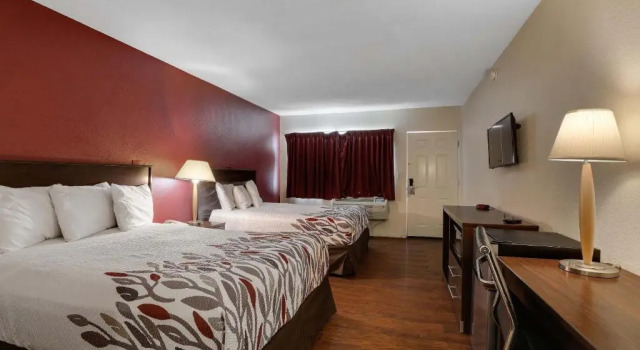 Четырёхместный номер Superior Red Roof Inn Needles