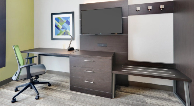 Четырёхместный номер Standard Holiday Inn Express Hotel & Suites Dublin by IHG