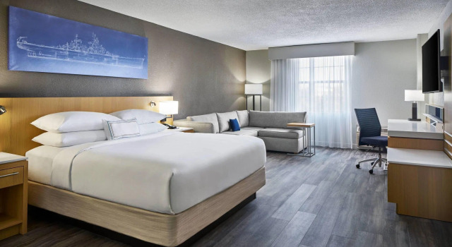 Двухместный полулюкс Delta Hotels by Marriott Norfolk Airport