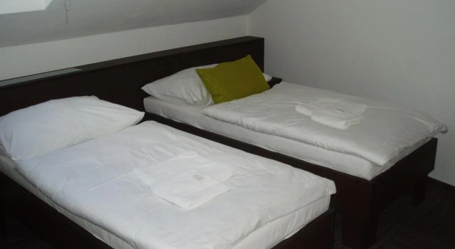 Hotel Kaskada, Rezerwuj Hotel Hotele w Central Bohemia z parkingiem, Parking