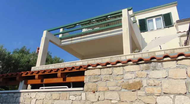 Vin - Excellent Location and Close to the sea - A, Rezerwuj Hotel Brac Island Omiš