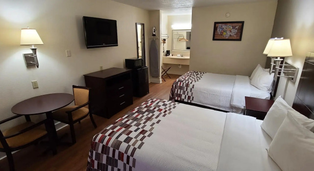Четырёхместный номер Deluxe Red Roof Inn Tifton