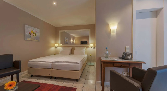 Cityhotel Kaiser Karl Aachen, Забронировать Отель Ахен-Митте Ахен, рядом с Марширтор
