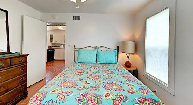 LP11 Beach House on Stilts, Ocean View from Deck, Large Master Suite, Keurig Coffee Maker