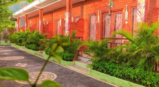 Auora Guest House, Забронировать Гостевой дом Отели Лембонган с парковкой, рядом с Пляж Нуса Лембонган, Парковка