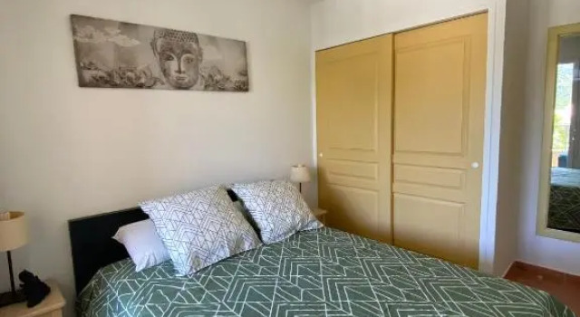 Aux ISSAMBRES Appartement dans résidence avec Piscine