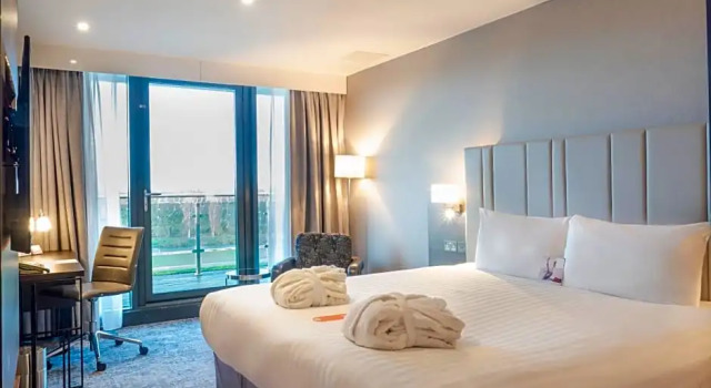 Номер Standard с видом на реку Crowne Plaza London - Kingston by IHG