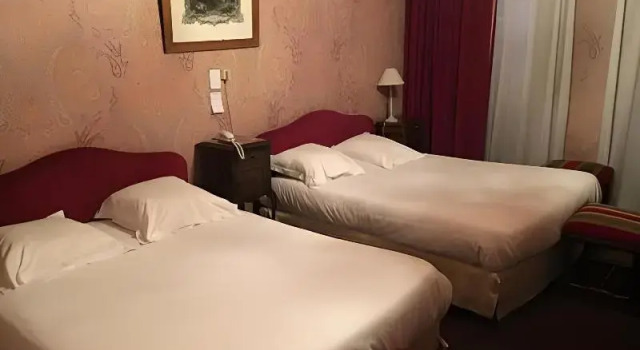Четырёхместный номер Standard Logis Hotel De La Poste