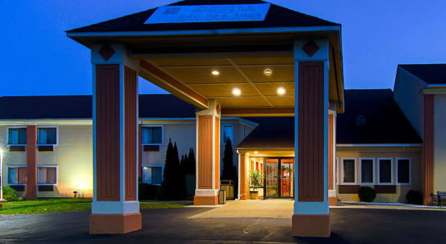 Quality Inn Plainfield, Varaa Hotelli Hotellit New England uima-altaalla, Uima-allas