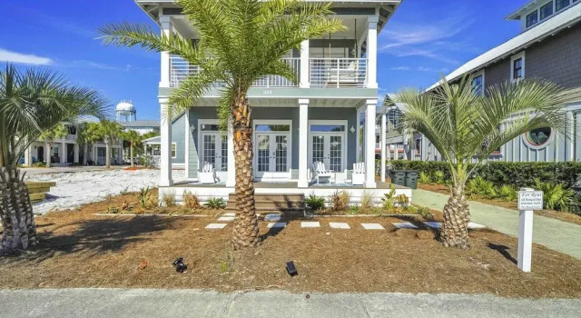 All Decked Out by Avantstay Pool & Private Beach Access, Bikes Provided, Book Feriehus Villaer i Inlet Beach, Villa