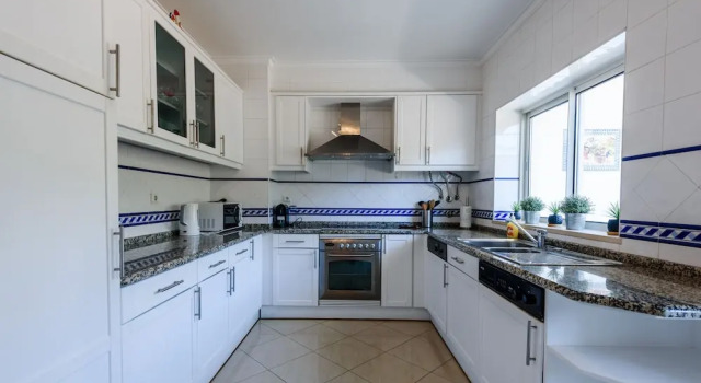 Апартаменты с 3 комнатами рядом с пляжем Amazing Apartment in Albufeira