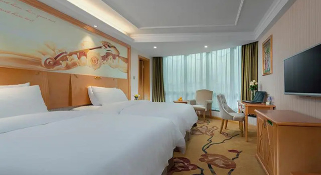 Люкс Vienna Classic Hotel Lianzhou Tower