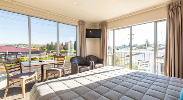 Номер Standard c 1 комнатой с балконом Lake Taupo Motor Inn