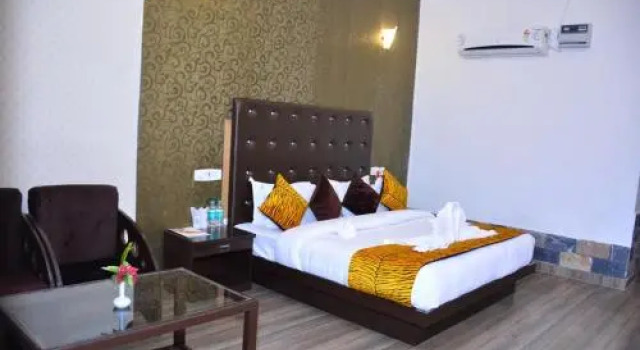 Corbett Jungle Treasure Resort, Rezervovat Lázně / Resort Ramnagar Uttarakhand