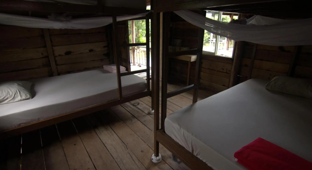 Кровать в общем номере Kingdom Cambodia Resort hotel Koh Rong