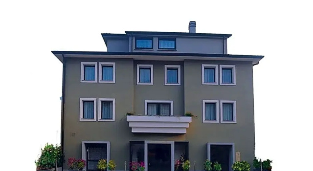 Hotel Serenella, Забронировать Отель Гадзанига Bergamo Province