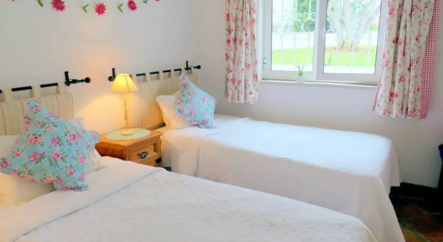 Immaculate 3-bed Villa in Guia Private Pool