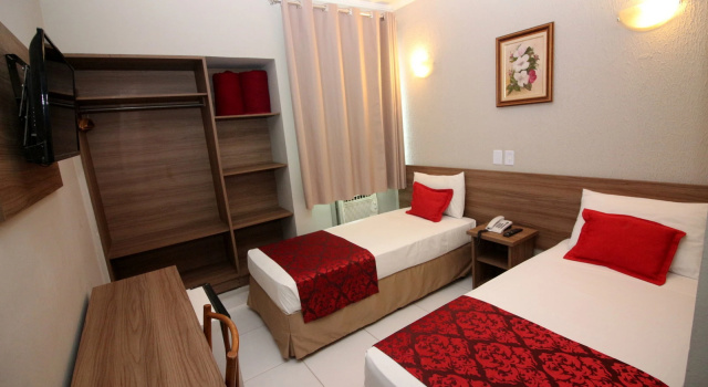 Carlton Express - Antigo Plaza Hotel, Забронировать Отель Отели в центре Сан-Жозе-дус-Кампуса с завтраком, отели в центре Сан-Жозе-дус-Кампуса с завтраком