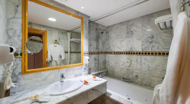 Трёхместный номер Standard Medina Belisaire And Thalasso