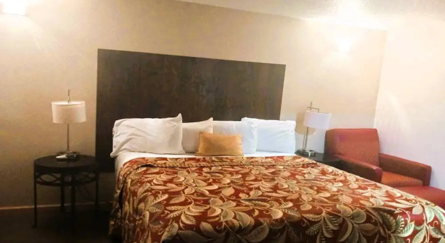 Двухместный номер Standard HomeTown Inn By OYO Lakin, KS