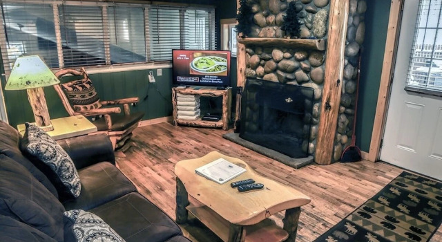 Timber Creek Chalets: 3 2 Bedroom Chalet, Забронировать Шале Отели Эстес-Парк с парковкой, Парковка