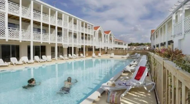 Апартаменты Appartement in Mimizan's center with pool & BBQ