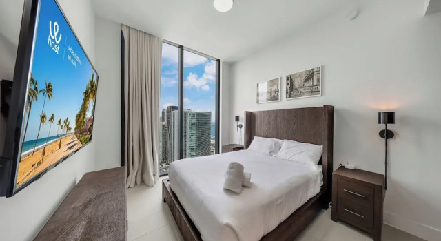 Апартаменты Deluxe Luxury Downtown Condos with City Views