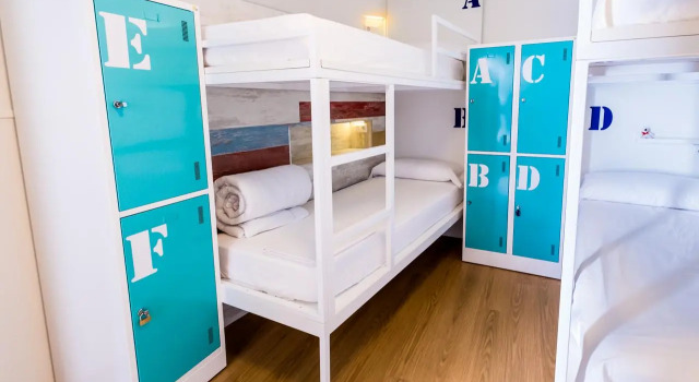 Кровать в общем номере (женский номер) Far Home Bernabeu