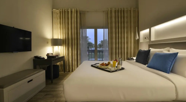 Двухместный номер Deluxe рядом с пляжем Sealine Beach, a Murwab Resort