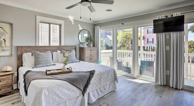 Апартаменты Walk to Surfside Beach: Studio w/ Covered Balcony
